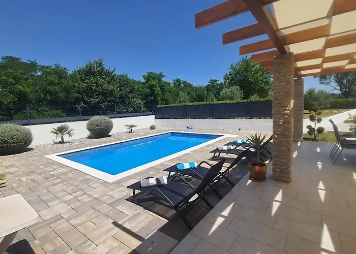 Happy House 자다르