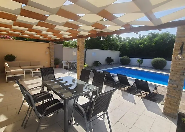 Happy House Villa