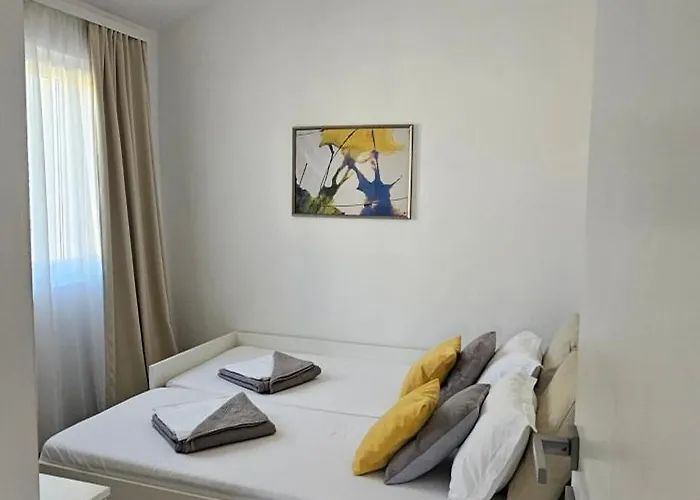 Happy House * 자다르