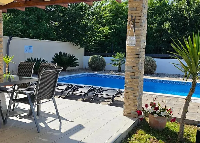 Happy House 자다르