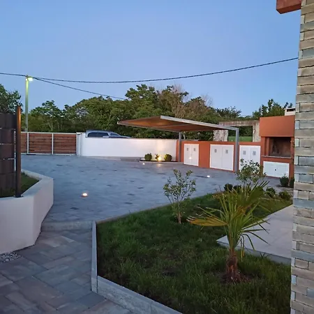 Happy House Villa
