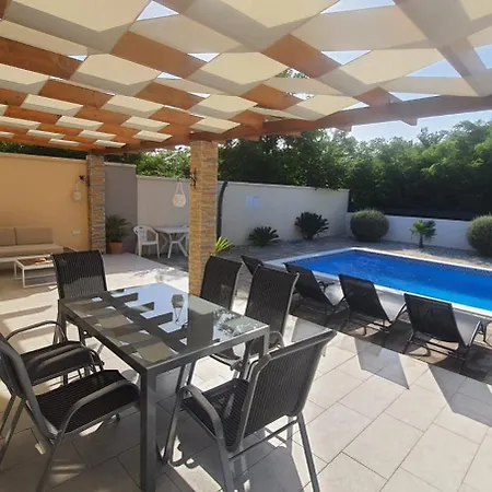 Happy House Villa