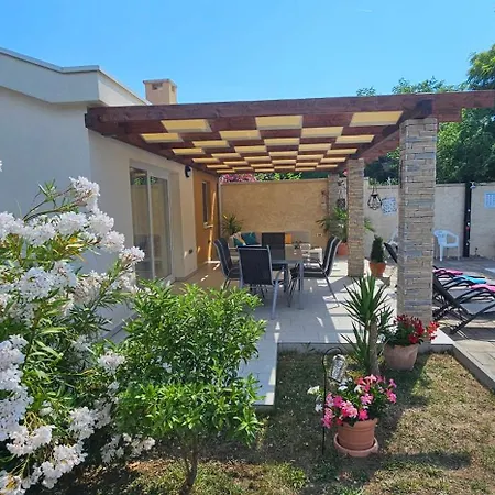 Happy House Vila *