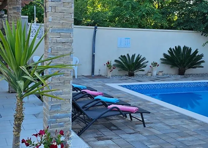 Happy House Villa