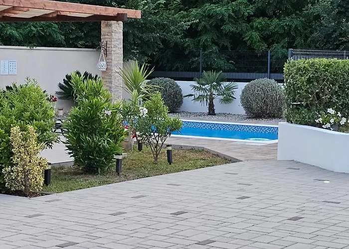 Happy House * 扎达尔